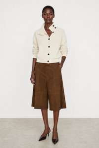 Simone Carter (5'10.5" / 179 cm) wears a size S