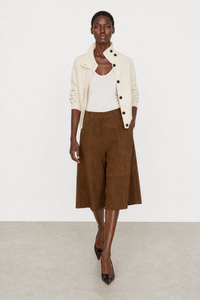 Simone Carter (5'10.5" / 179 cm) wears a size S