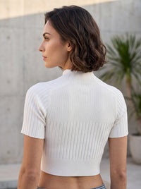 Lena, 175 cm, trägt Größe M