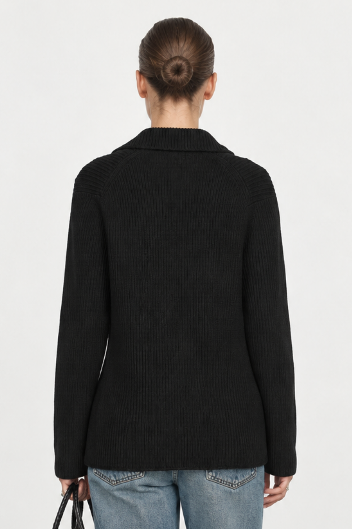Margot Dubois (5'9" / 176 cm) wears a size S