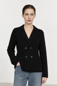 Margot Dubois (5'9" / 176 cm) wears a size S