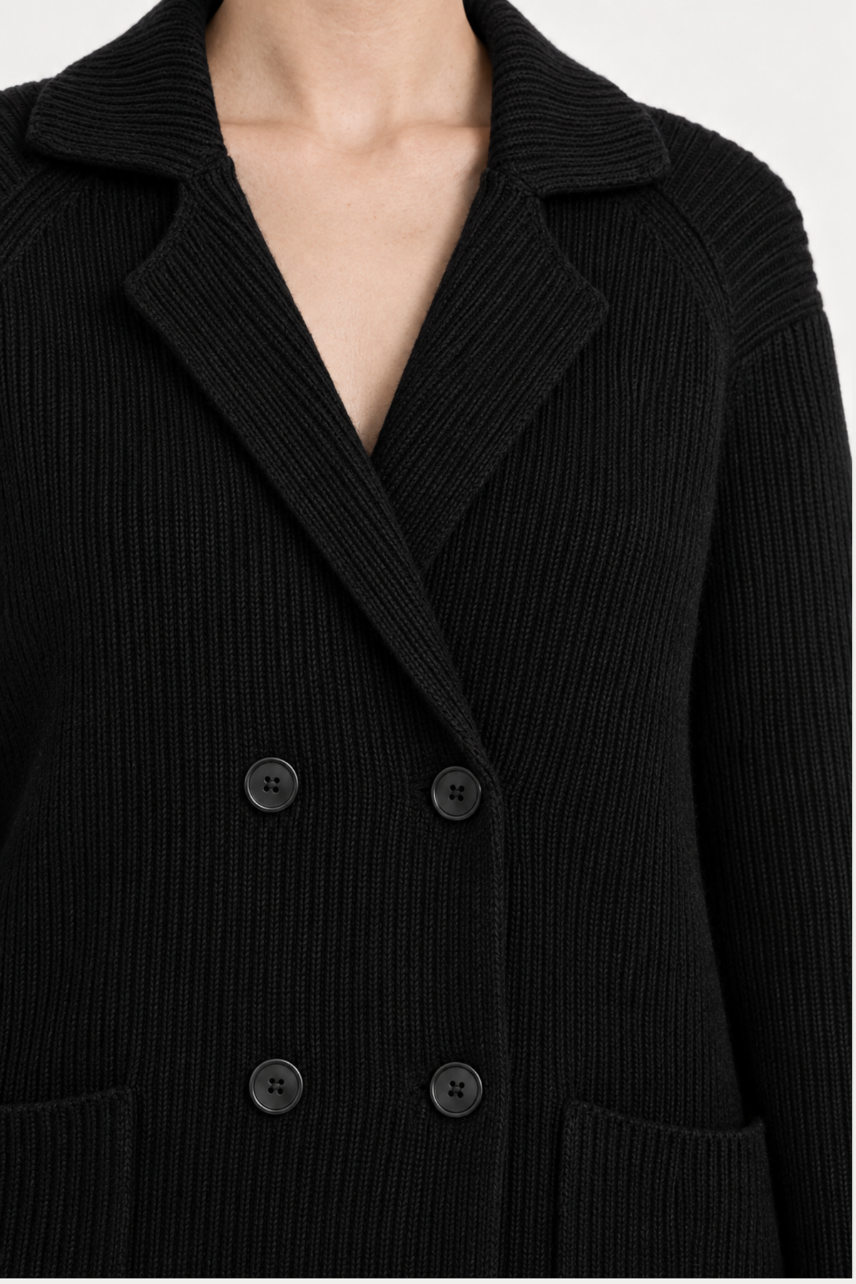 Margot Dubois (5'9" / 176 cm) wears a size S