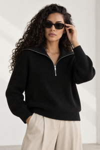 Camila Reyes (5'10" / 178 cm) wears a size S