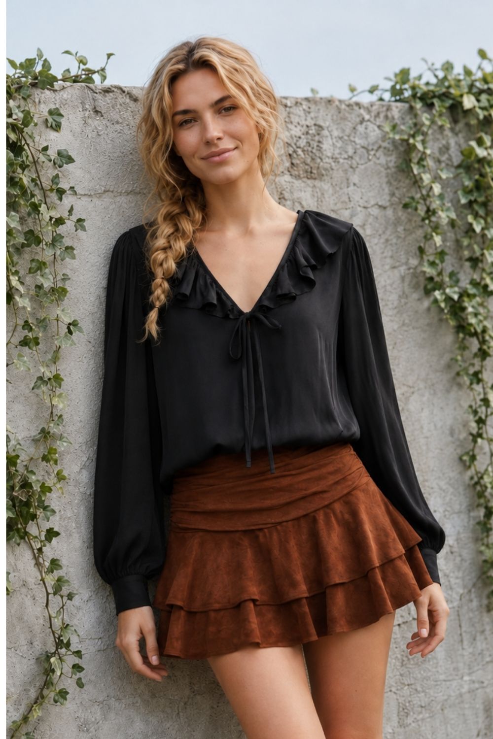 Lena (5'9" / 175 cm) wears a size M