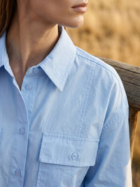 Lena (5'9" / 175 cm) wears a size M