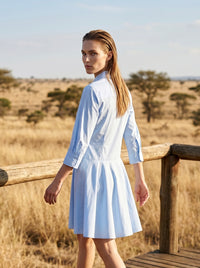 Lena (5'9" / 175 cm) wears a size M