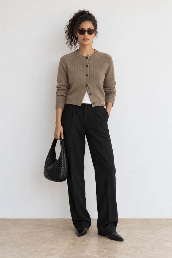 Camila Reyes (5'10" / 178 cm) wears a size S