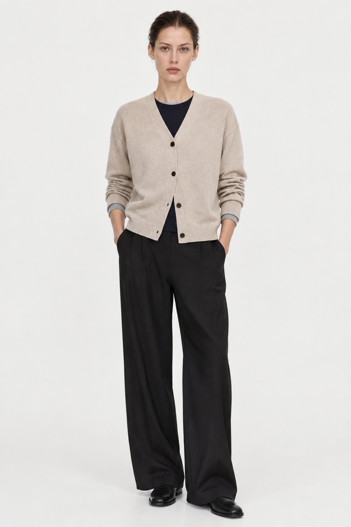 Margot Dubois (5'9" / 176 cm) wears a size S