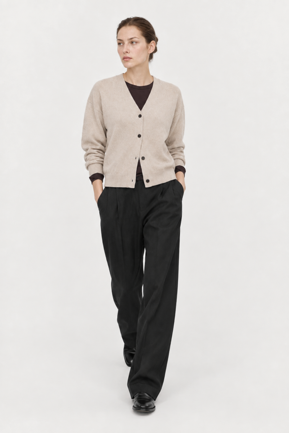 Margot Dubois (5'9" / 176 cm) wears a size S