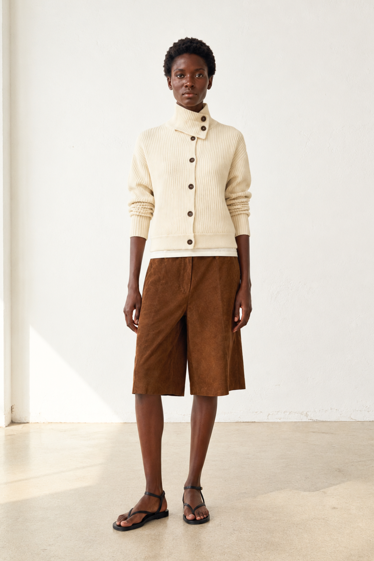 Simone Carter (5'10.5" / 179 cm) wears a size S