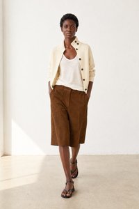 Simone Carter (5'10.5" / 179 cm) wears a size S