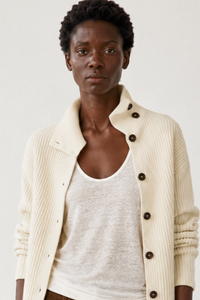 Simone Carter (5'10.5" / 179 cm) wears a size S
