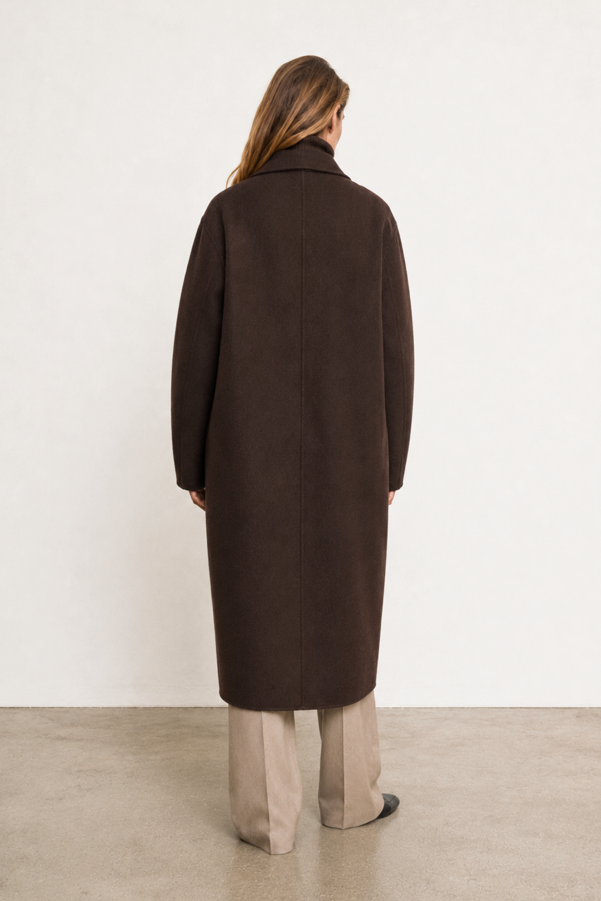 Elena Rossi (5'11" / 180 cm) wears a size S