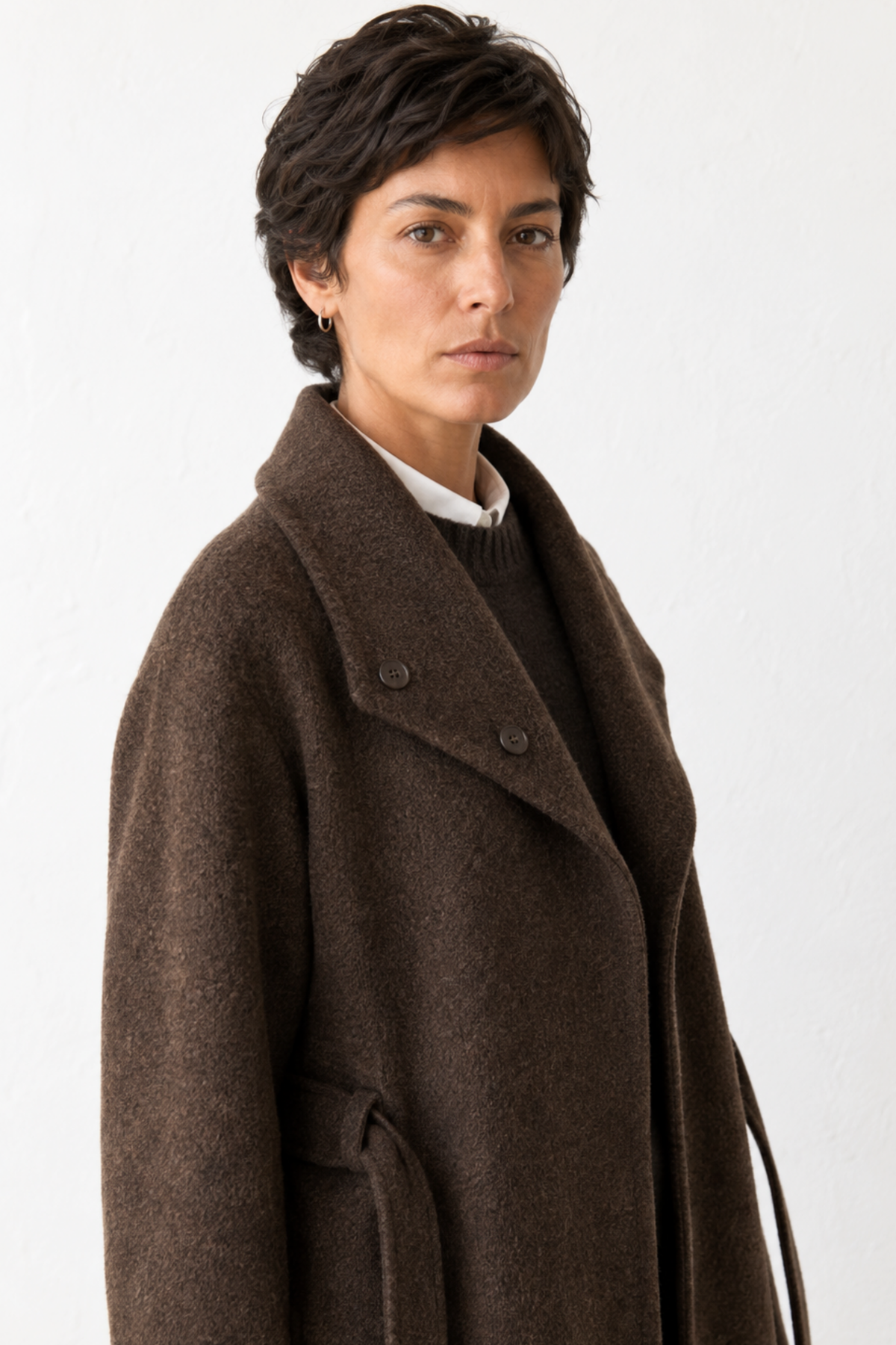 Mara Costa (5'9.5" / 177 cm) wears a size S
