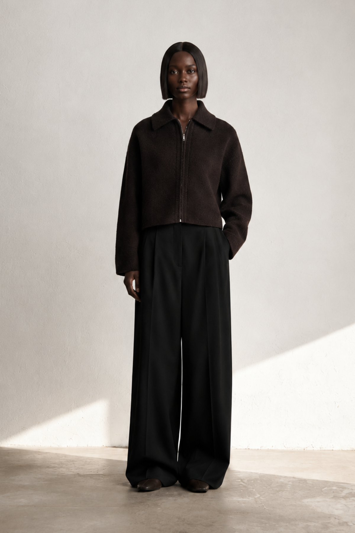 Simone Carter (5'10.5" / 179 cm) wears a size S