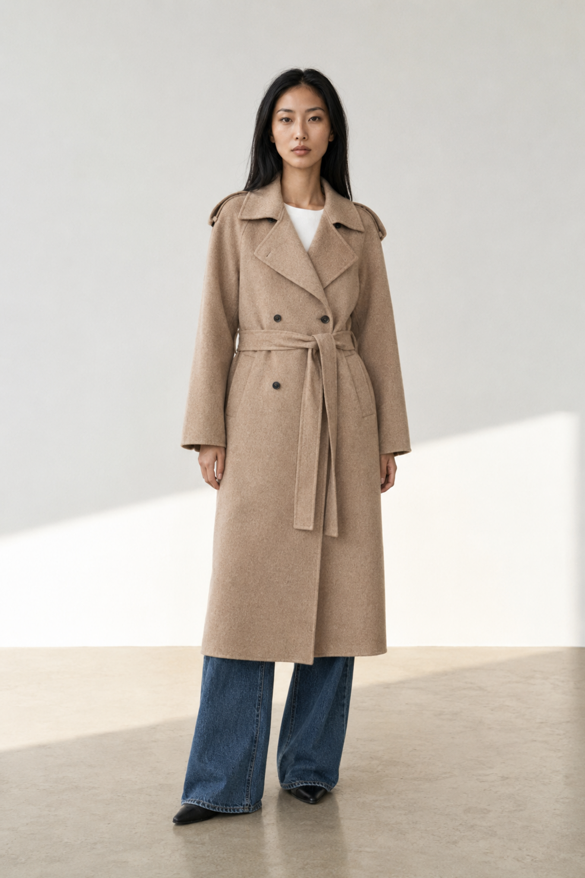 June Park (5'9.5" / 177 cm) wears a size S