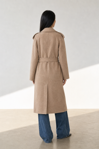 June Park (5'9.5" / 177 cm) wears a size S