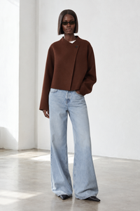 Simone Carter (5'10.5" / 179 cm) wears a size S