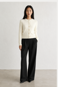 June Park (5'9.5" / 177 cm) wears a size S