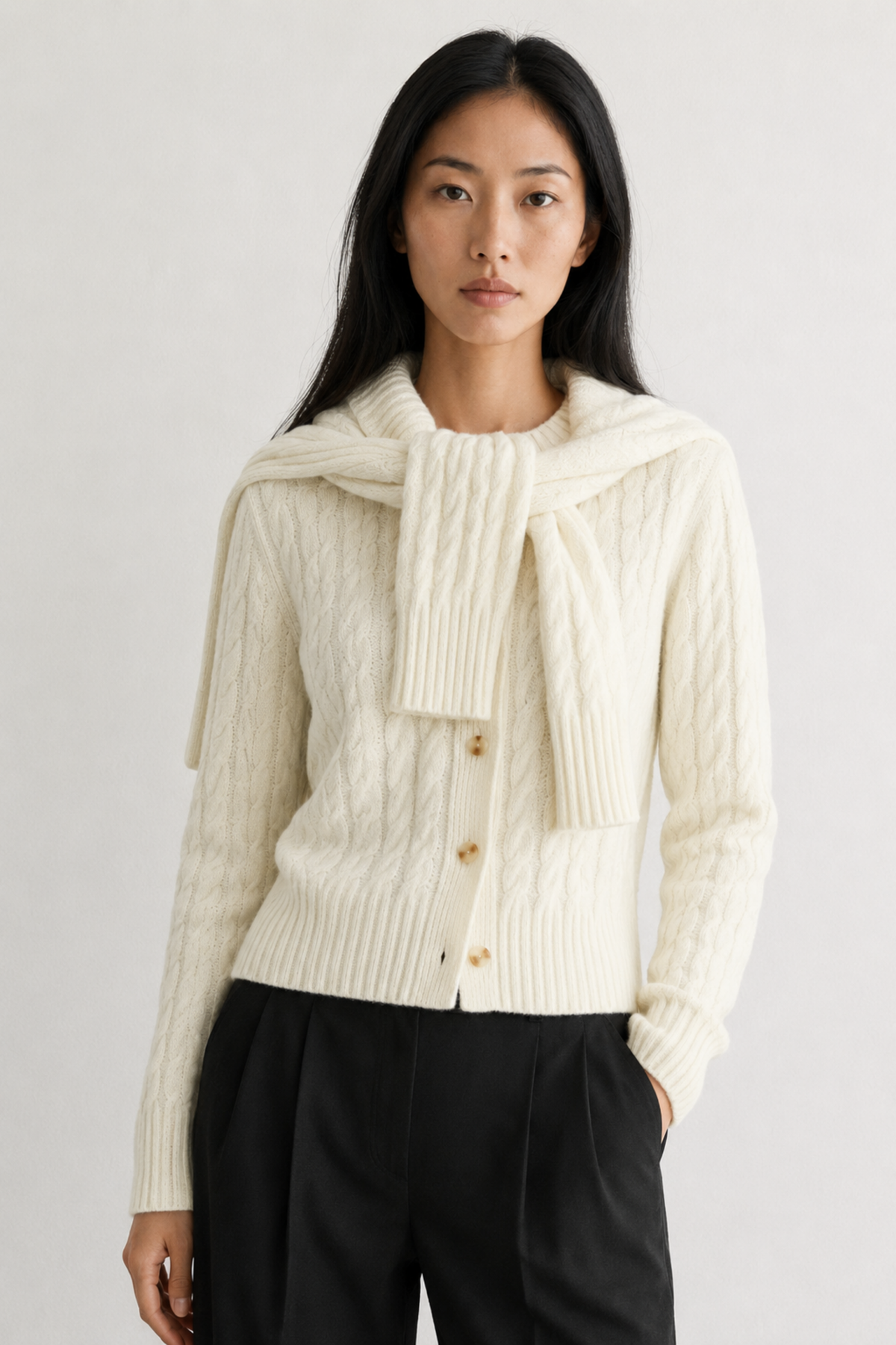June Park (5'9.5" / 177 cm) wears a size S