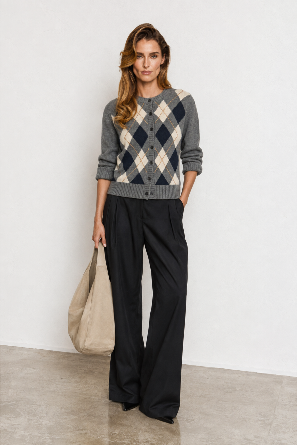 Elena Rossi (5'11" / 180 cm) wears a size S