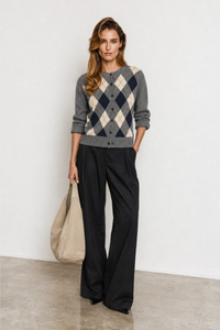 Elena Rossi (5'11" / 180 cm) wears a size S