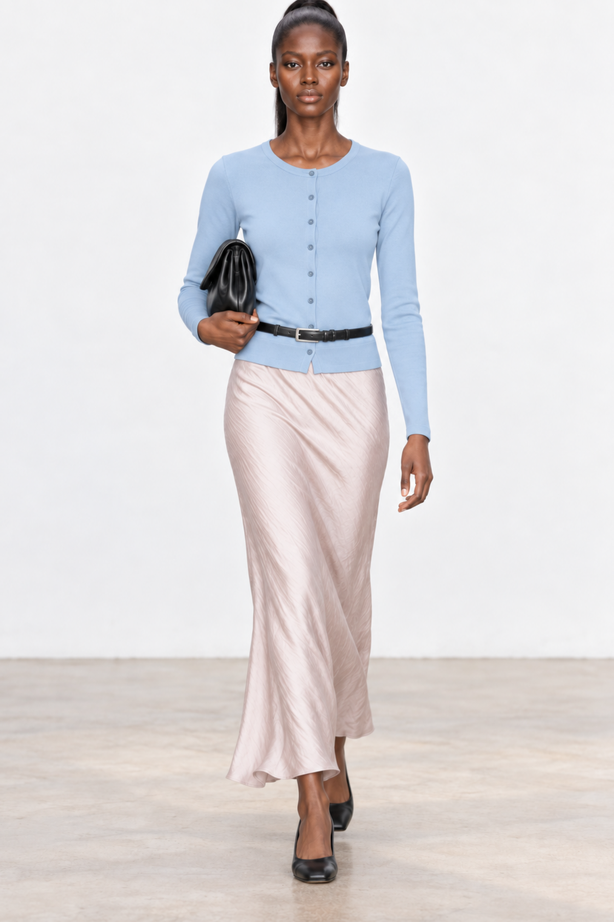 Simone Carter (5'10.5" / 179 cm) wears a size S