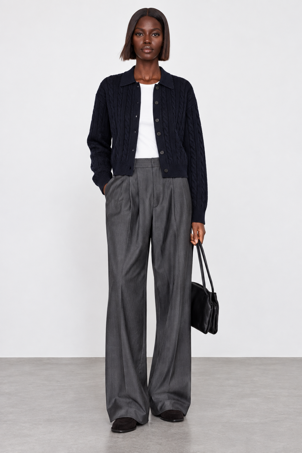 Simone Carter (5'10.5" / 179 cm) wears a size S
