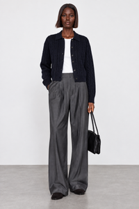 Simone Carter (5'10.5" / 179 cm) wears a size S
