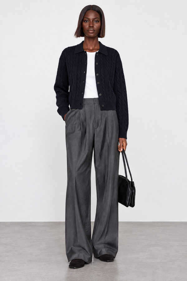 Simone Carter (5'10.5" / 179 cm) wears a size S