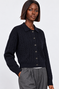 Simone Carter (5'10.5" / 179 cm) wears a size S