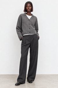 Simone Carter (5'10.5" / 179 cm) wears a size S