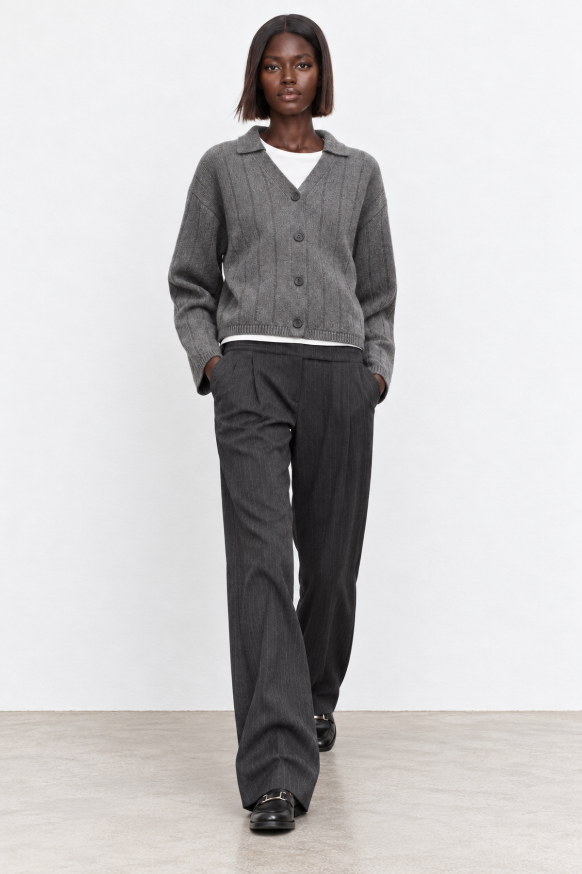 Simone Carter (5'10.5" / 179 cm) wears a size S