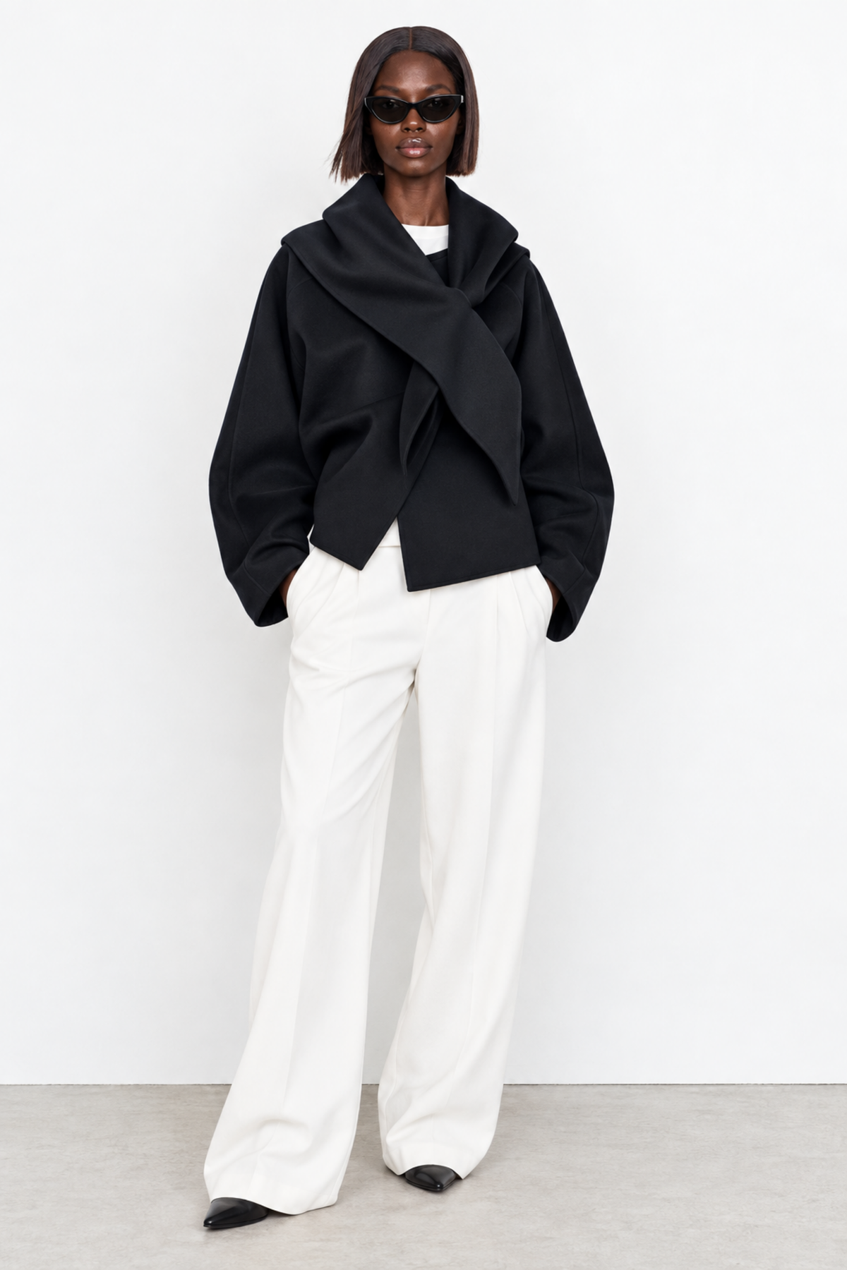 Simone Carter (5'10.5" / 179 cm) wears a size S