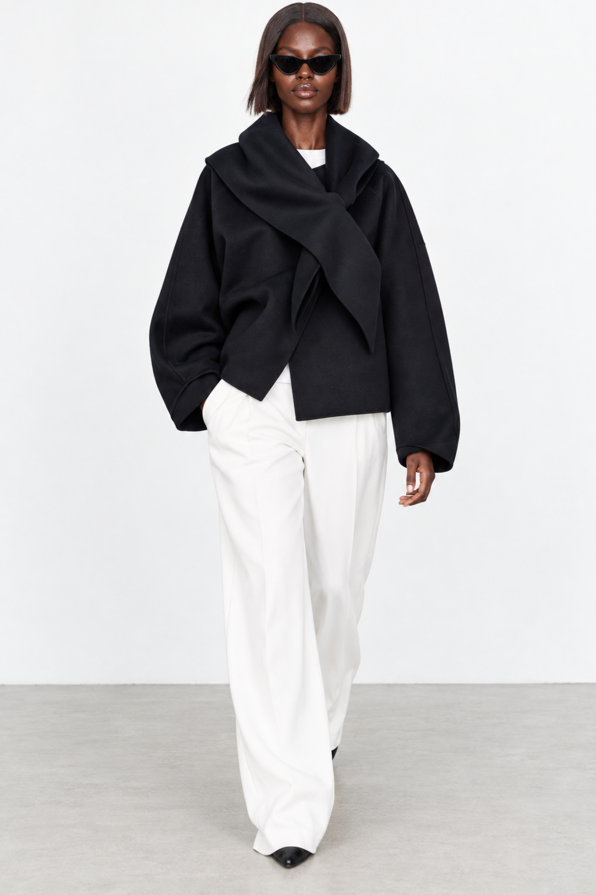 Simone Carter (5'10.5" / 179 cm) wears a size S