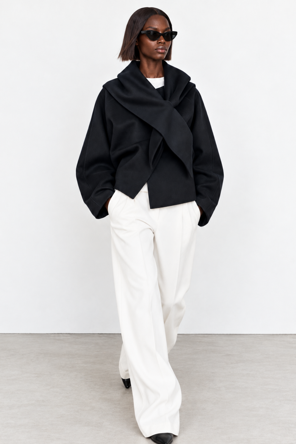 Simone Carter (5'10.5" / 179 cm) wears a size S