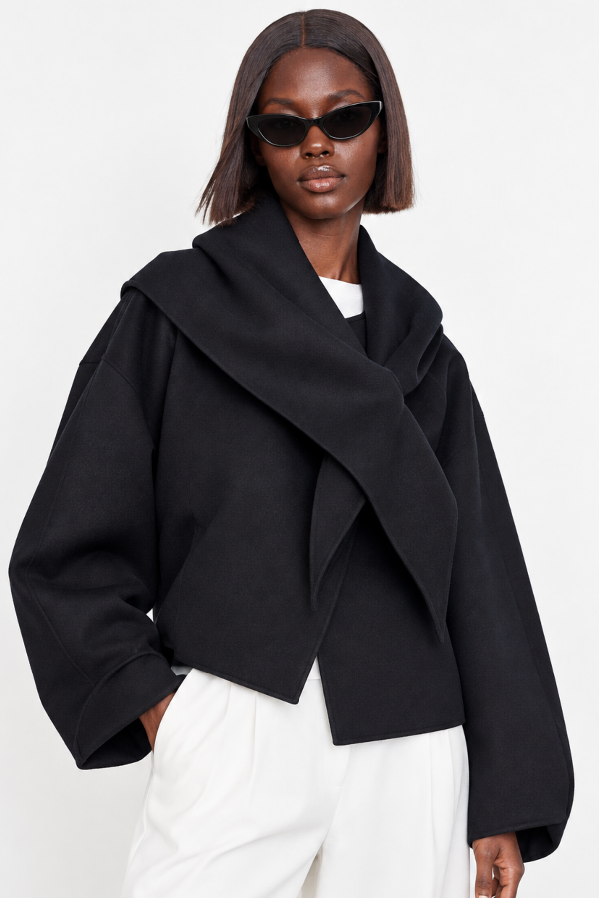 Simone Carter (5'10.5" / 179 cm) wears a size S