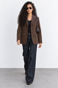 Camila Reyes (5'10" / 178 cm) wears a size S
