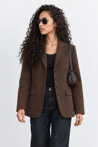 Camila Reyes (5'10" / 178 cm) wears a size S