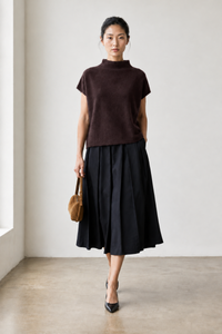 June Park (5'9.5" / 177 cm) wears a size S