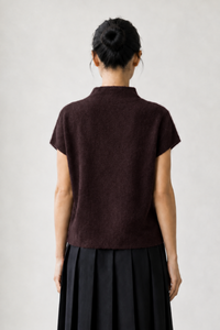 June Park (5'9.5" / 177 cm) wears a size S